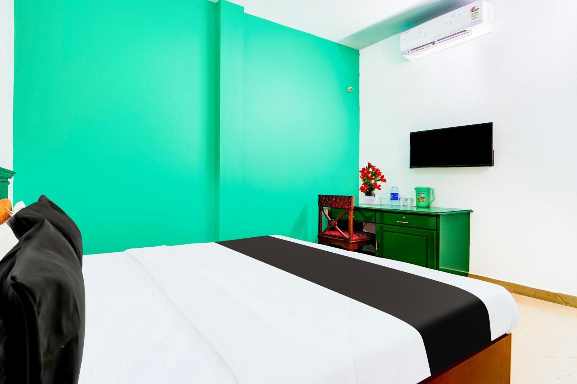 Super Hotel O Vennala Near Palarivattom Коччи Экстерьер фото