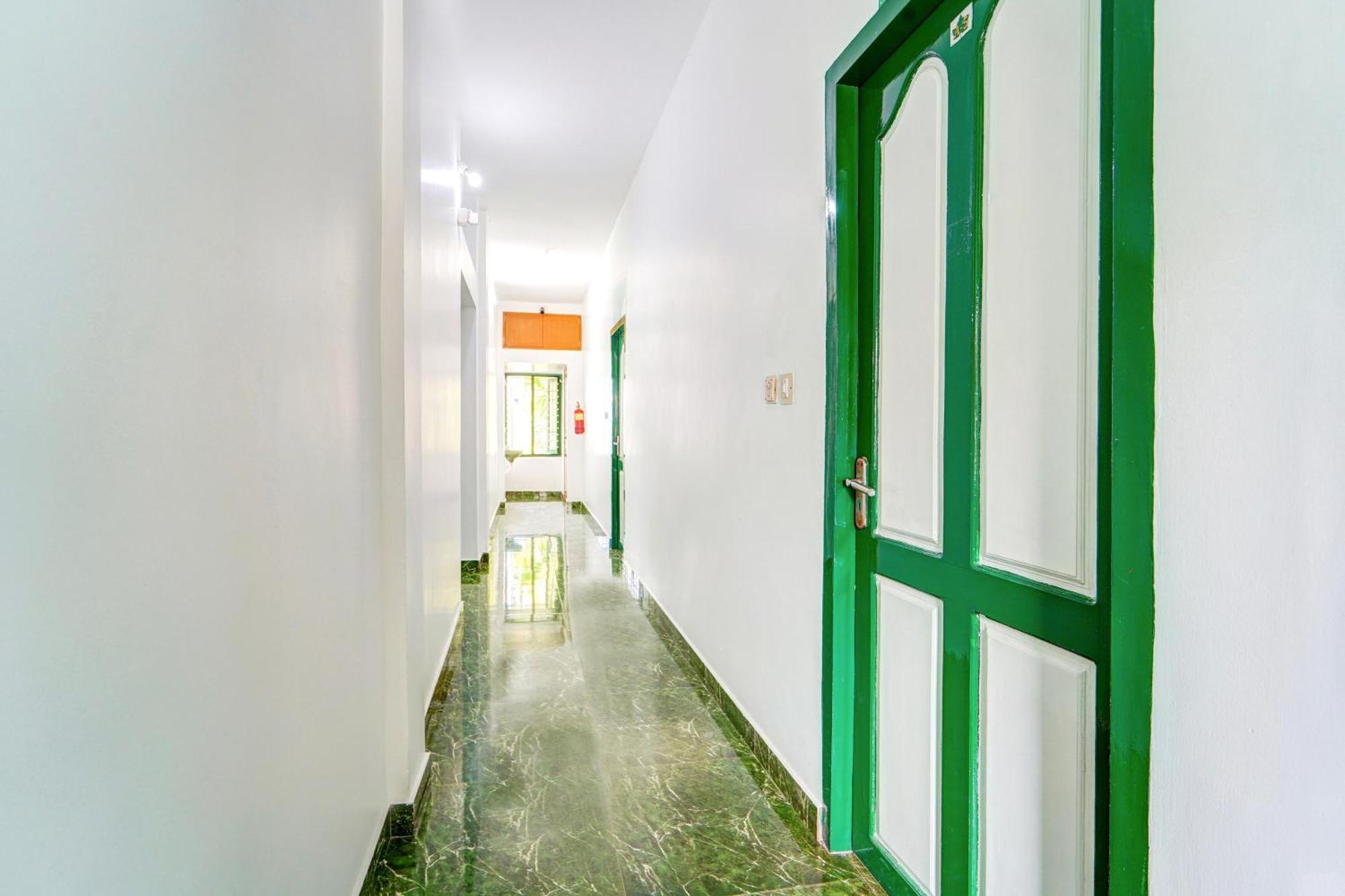 Super Hotel O Vennala Near Palarivattom Коччи Экстерьер фото